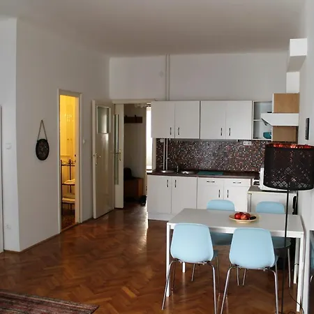 Cosy Flat Next To The Danube Promenade Apartamento